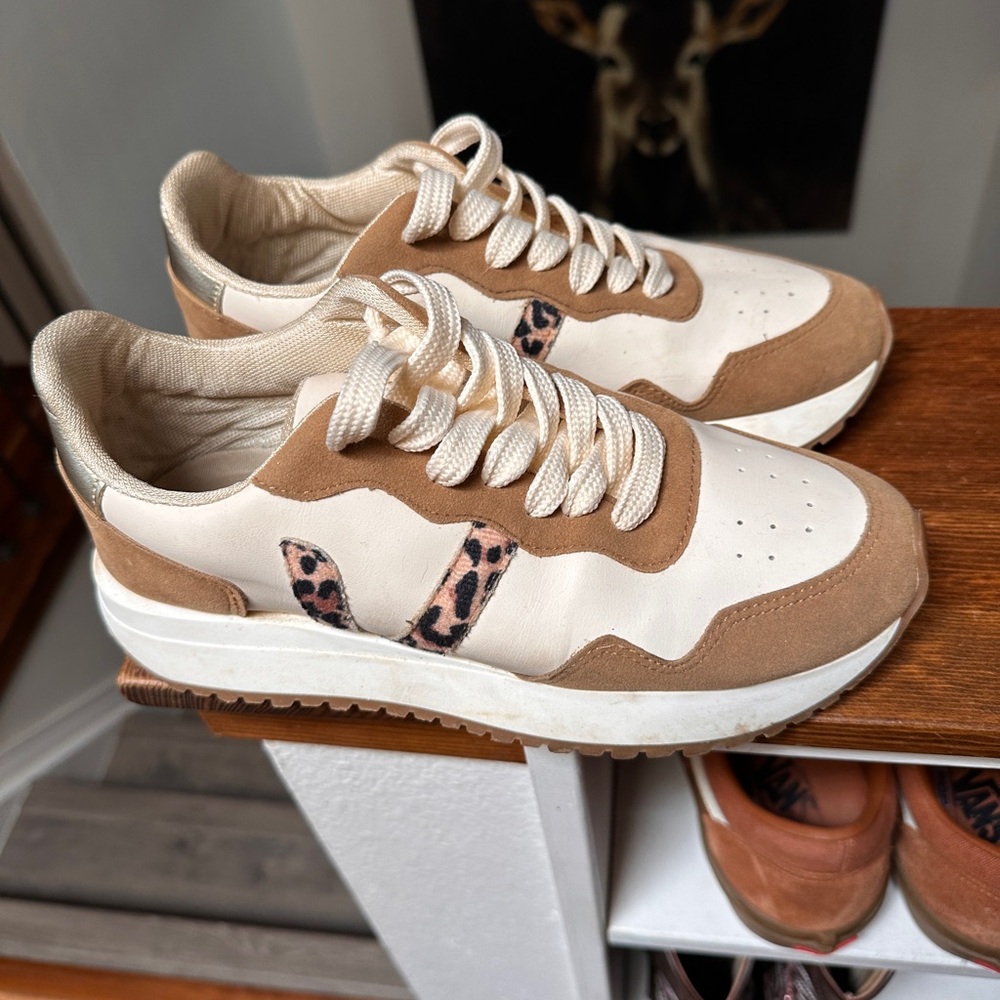 Veja Women's Cream and Brown Sneakers